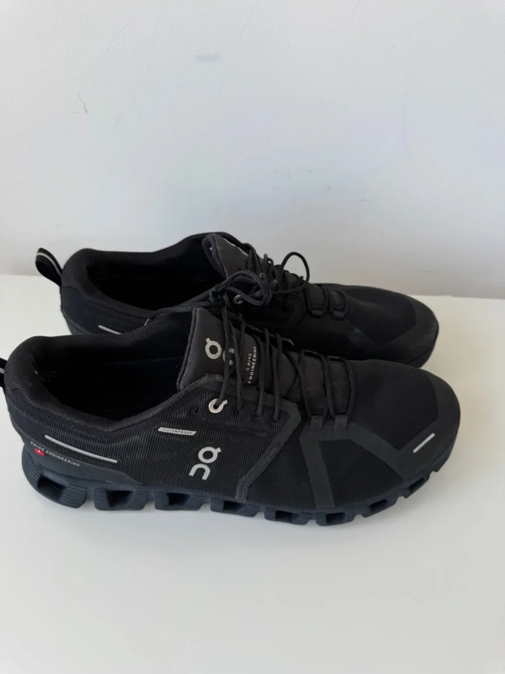 On Cloud 6 Black Running Sneakers - Picture 2 of 7